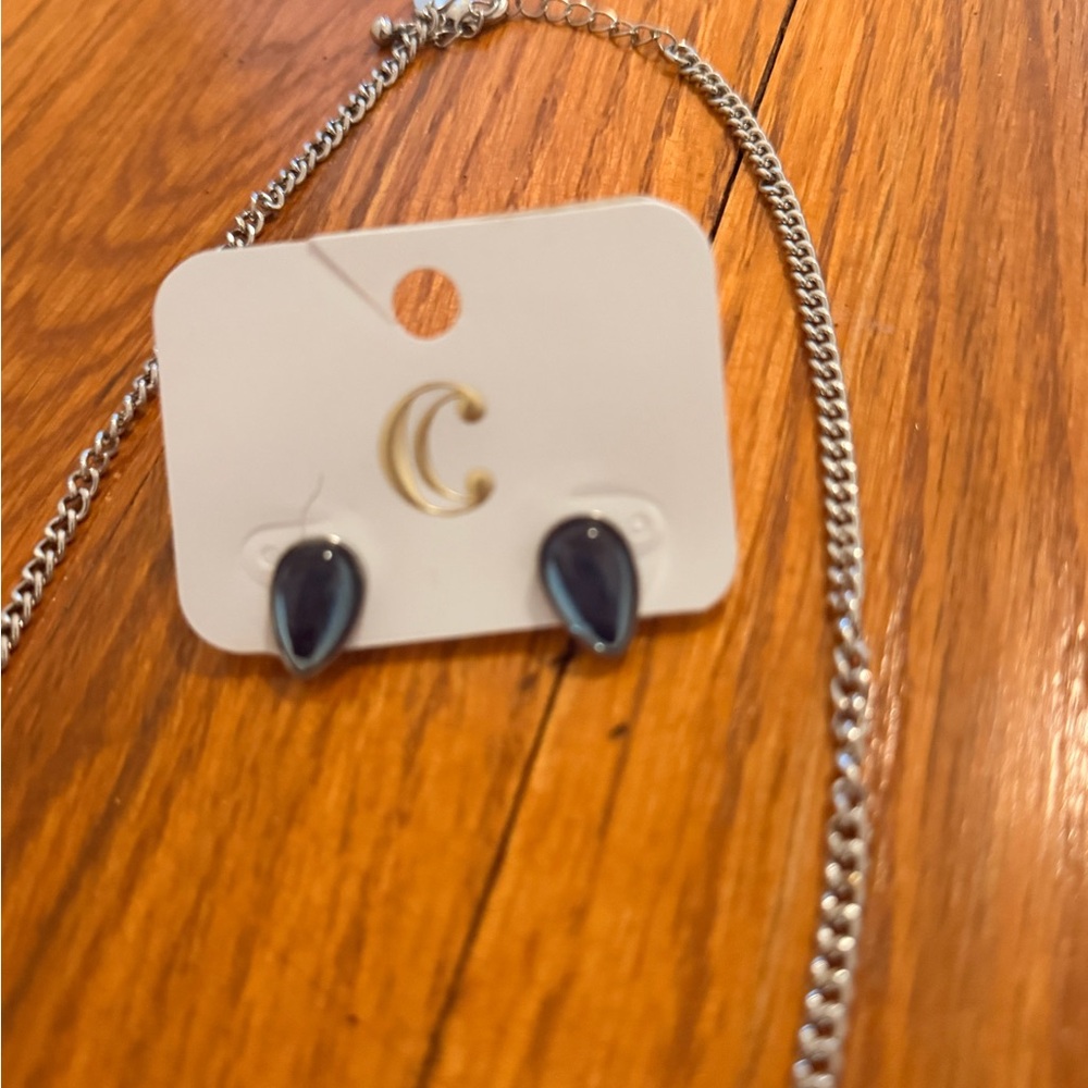 Elegant Silver and Blue Teardrop Necklace - Picture 4 of 5